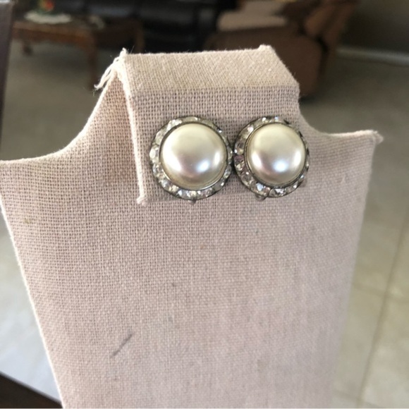 Vintage Screwback Earrings - Picture 2 of 4